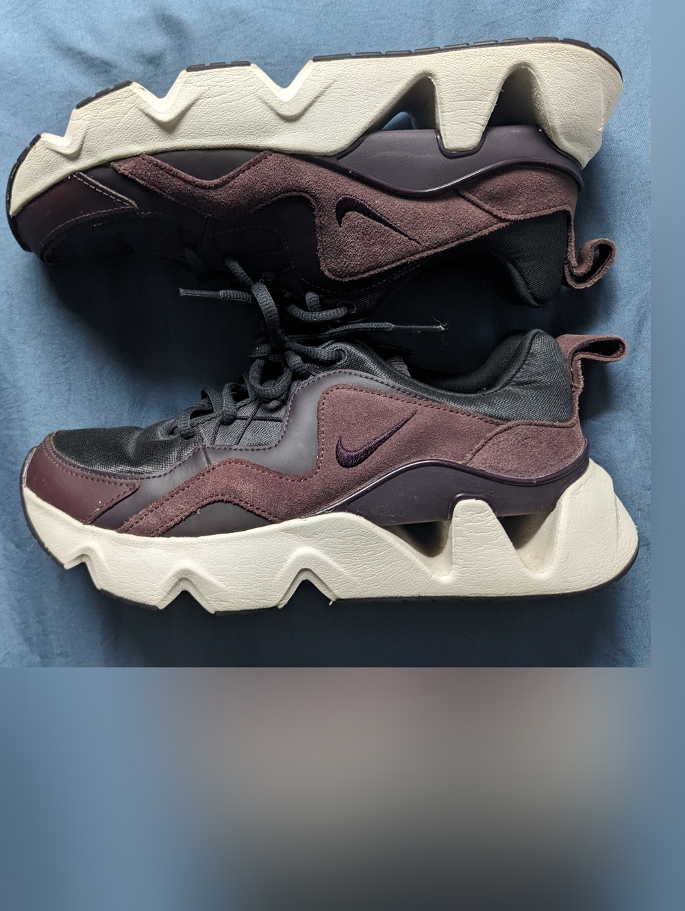 Nike Women's Sneakers - Picture 13 of 13